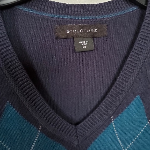 Men's Vest - Picture 2 of 5